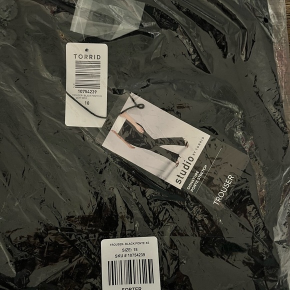 NWT Torrid 18XS Signature Stretch Ponte Trouser - Picture 2 of 3